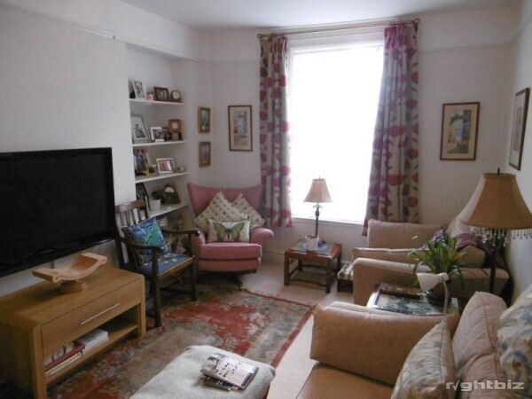 Retail Business with accommodation to let Photo 5