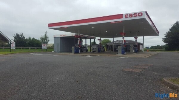 Hand car wash for rent in a large ESSO filling station next to a busy road & a large Pound stretcher Photo 5