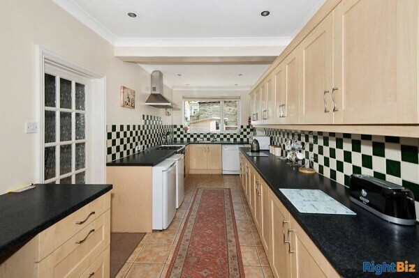 Fantastic 7 bedroom Guest House - semi-detached for sale In Broadstairs, Kent Photo 5