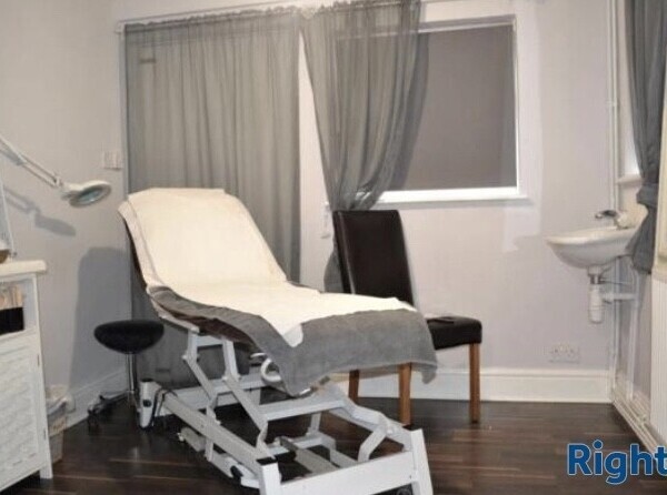 Established Beauty Salon in prime location Photo 5