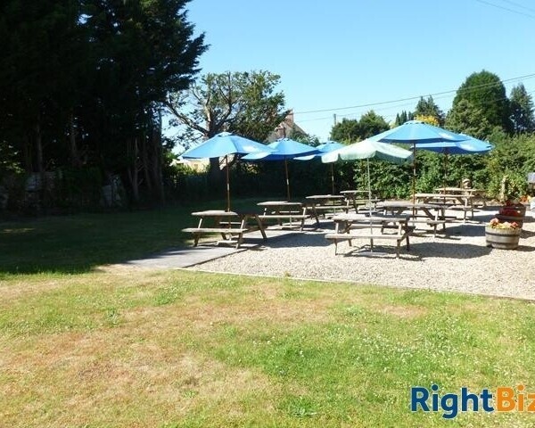 Popular leasehold Free house near to Frome Somerset with lovely beer garden Photo 5