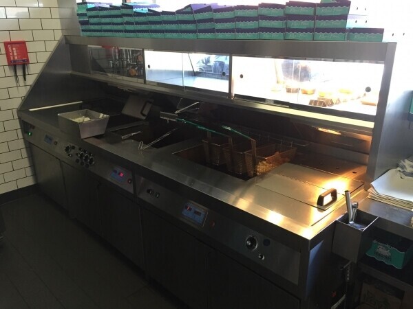 Takeaway Ready to Trade busy town centre location no business rates Photo 4