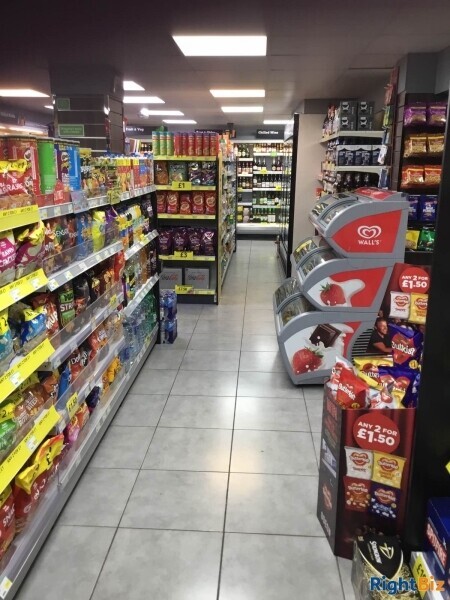 Well Fitted Self Service Convenience Store Photo 5
