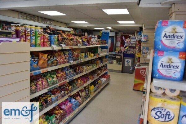 Freehold Newsagents with Accommodation: Dunstable Photo 5