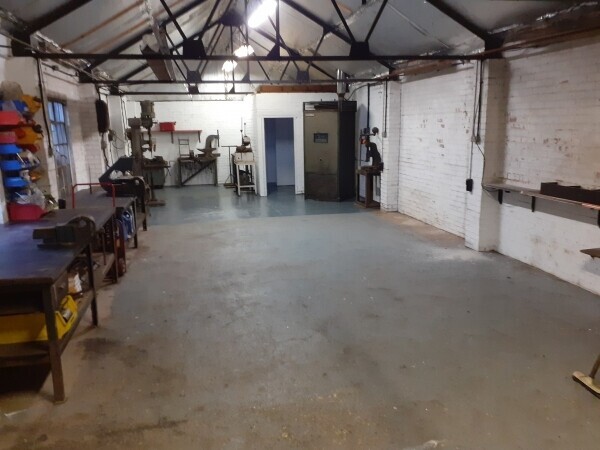 Long established towbar fitting and trailer repair business inc fully equipped workshops Photo 5
