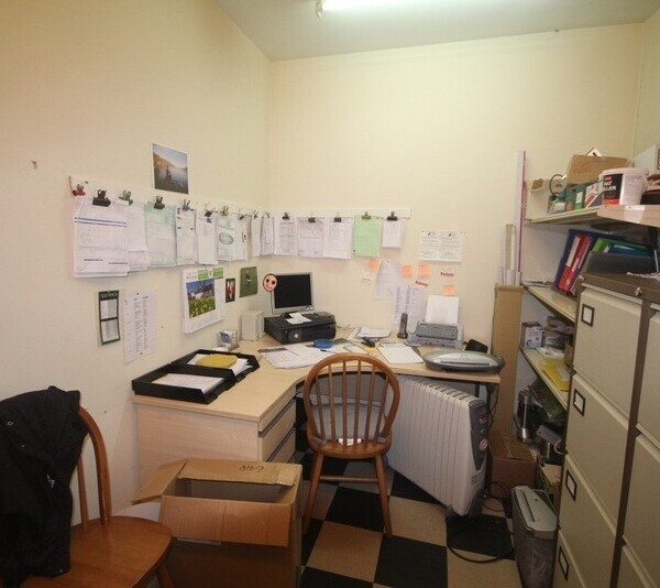 Class 3 Hot Food Takeaway / Cafe in Excellent Canalside Location for Lease Photo 5
