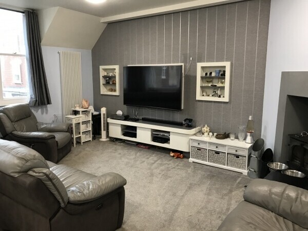 Beautifully Presented 35 Cover Cafe & 3 Bed Flat Photo 5