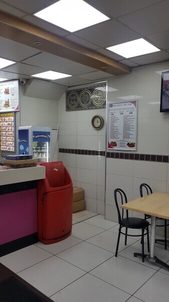 Profitable Chicken & Pizza shop with four bedroom flat for sale at a prime location Hounslow Photo 5