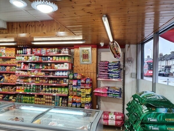 Well maintained Halal butchers and grocery shop in a very good area with free car park for customers. Photo 5