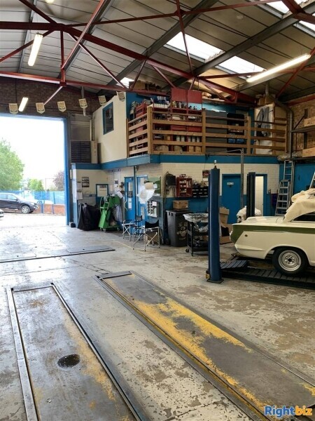 THRIVING MOT TESTING & REPAIRS CENTRE IN BEDFORDSHIRE Photo 5