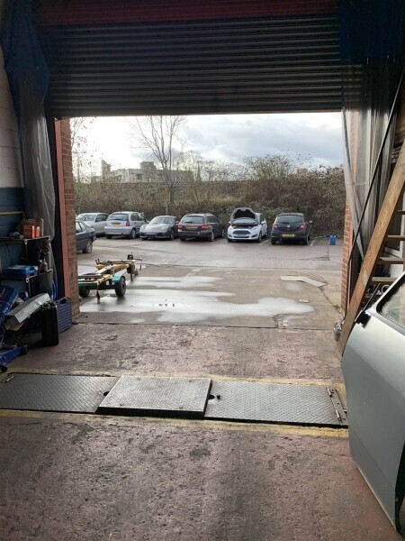 MOT TESTING & REPAIRS CENTRE IN LEAMINGTON SPA Photo 5