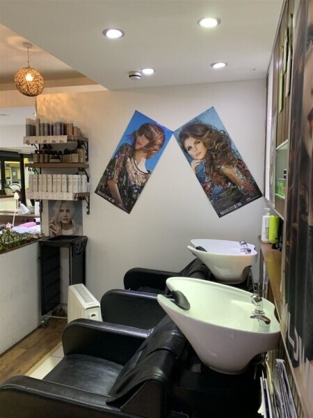 SUPERB UNISEX HAIR & NAILS STUDIO IN COVENTRY CITY CENTRE Photo 5