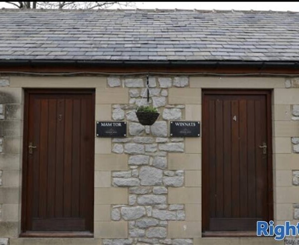 CHARMING FREEHOLD HOLIDAY LETS IN CASTLETON TOWN CENTRE Photo 5
