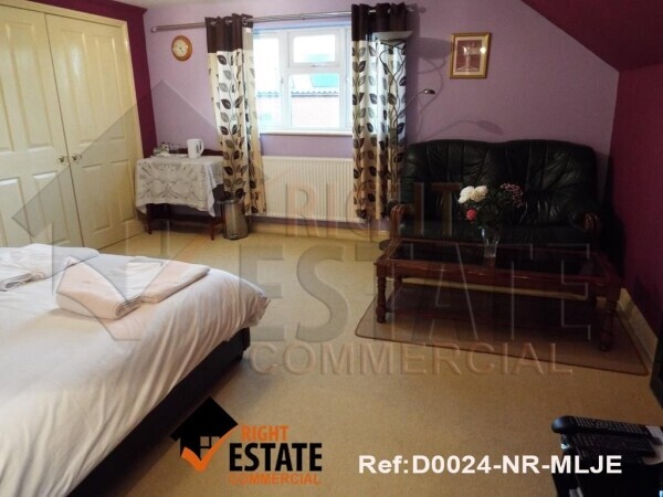 Freehold B&B with off licence in a tourist area for sale- Sheringham Photo 4