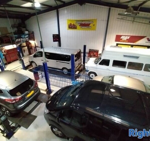 Well-established Garage with repeated custom Photo 5