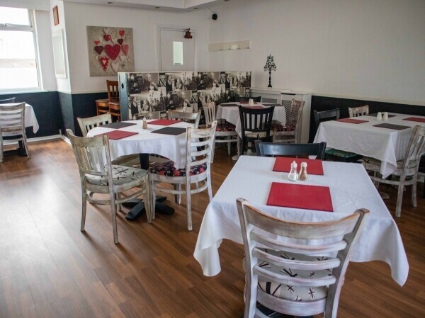 HAMPSHIRE - PURPOSE BUILT COMMUNITY PUB Photo 5