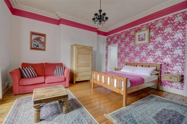 Hotel & Guest Houses For Sale in Whitby Photo 5