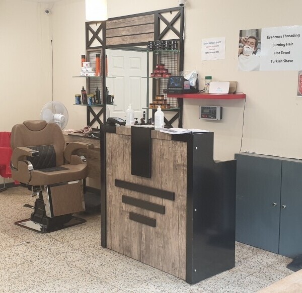 MODERN BARBERSHOP FOR SALE. ON HIGH STREET, NO OTHER BARBERS AROUND IT Photo 3