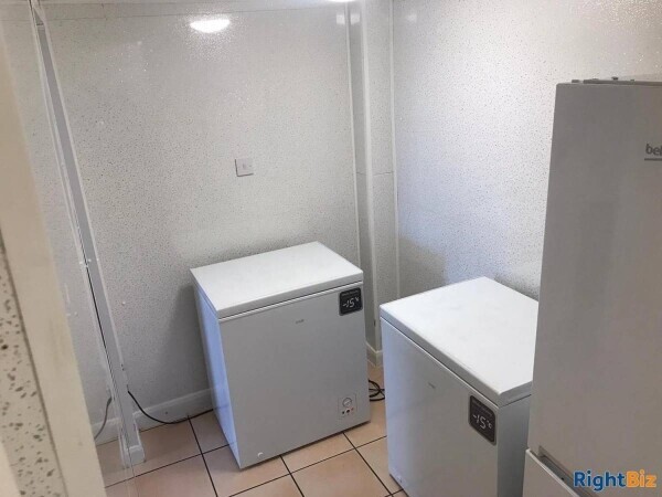 Leasehold Café & Takeaway Located In Bulkington Photo 5