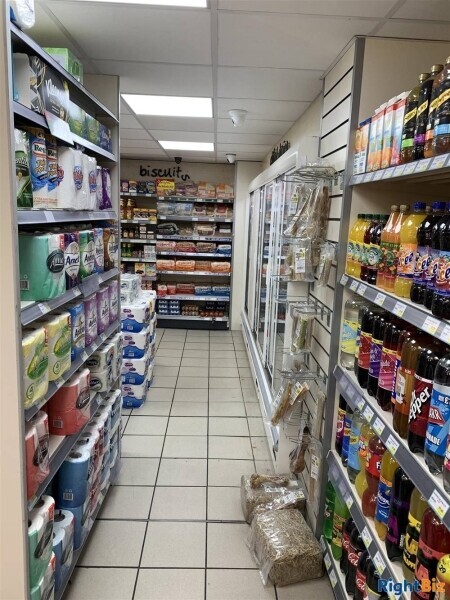 Taking £24,000 pw LICENSED CONVENIENCE STORE SWADLINCOTE, DERBYSHIRE Photo 5