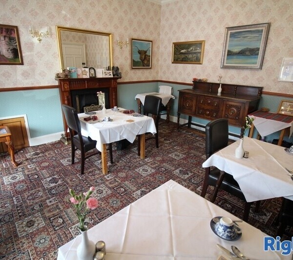 Excellent 5-Bedroom Guest House in Perth Photo 5
