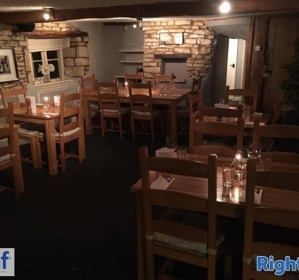 Mediterranean Restaurant and Pizzeria in attractive Cotswolds Location Photo 5