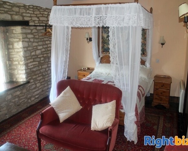 COTSWOLDS - HISTORIC MARKET SQUARE INN Photo 5