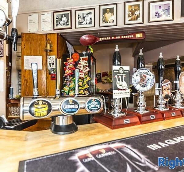 NORTHUMBERLAND - BUSY COASTAL PUB Photo 5