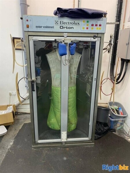 Highly Professional Dry-Cleaning Business Photo 5