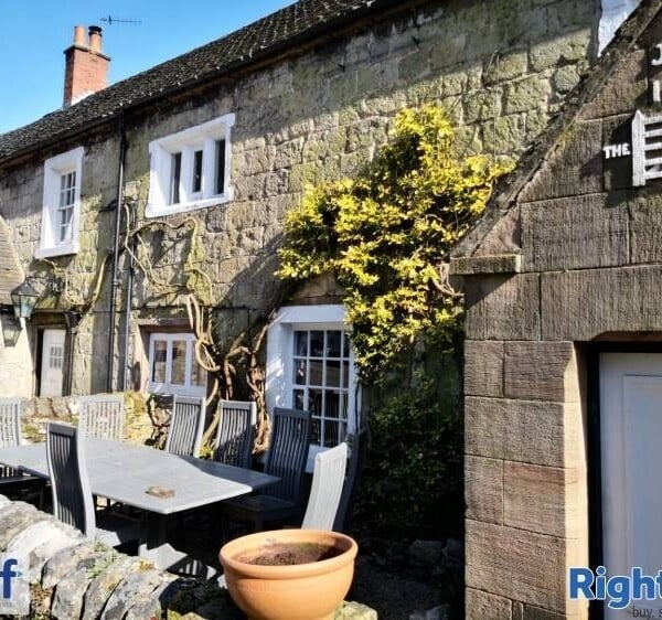 Beautiful Village Pub/Restaurant - Nr Peak District, Derbyshire Photo 5