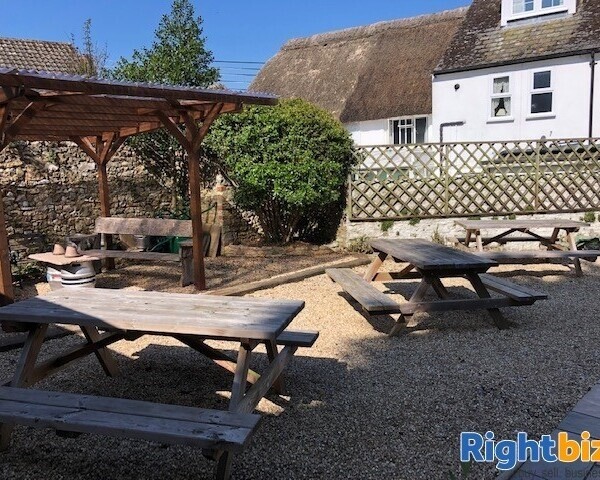Impressive & Well Presented Character East Devon Freehouse With Spacious Accommodation For Sale Photo 5