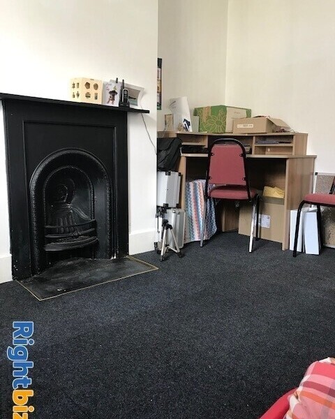 Expanding dog grooming salon with small retail area in Sussex Photo 5