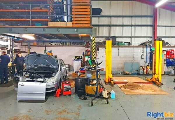 Freehold: Established Spacious Car Garage and Mot testing Centre in Prime Location, Vehicle Repair Photo 5