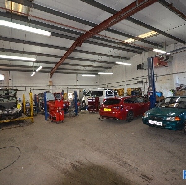 Vehicle Repair Workshop for Sale Photo 5