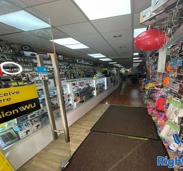 Well established Mobile phone, Vaping shop & Men’s hairdressers For Sale Photo 5