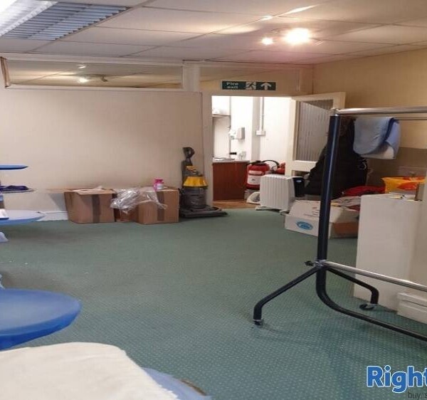 Well established Ironing/Dry Cleaning business for sale Photo 5