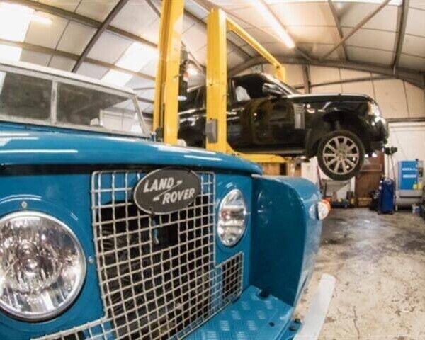 AN INDEPENDENT SPECIALIST IN REPAIR AND MAINTENANCE SERVICES FOR JAGUAR, LAND ROVER AND 4X4 VEHICLES Photo 5