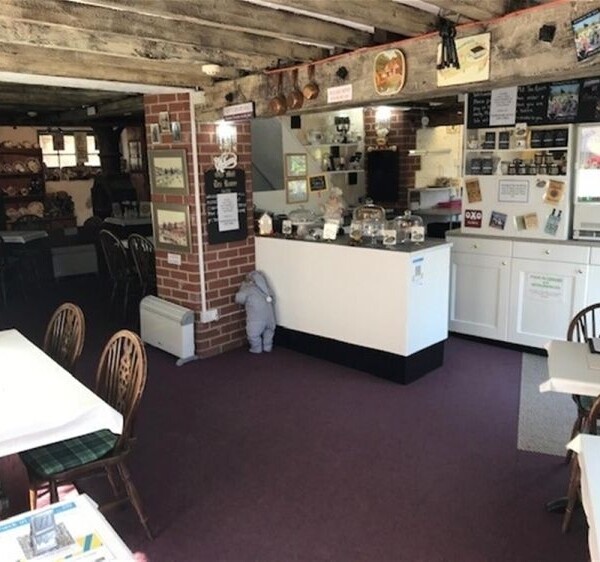 Under Offer: Charming Tea Rooms set in seaside town For Sale in Dawlish Photo 5