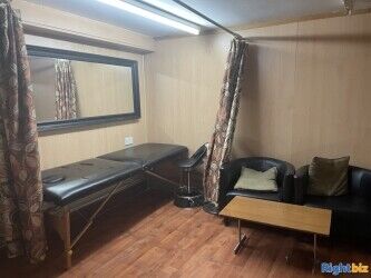 Beauty and Hairdressing shop for rent in Southall Photo 5