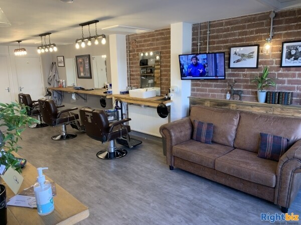 Renovated, staffed, Successful barber shop Photo 5