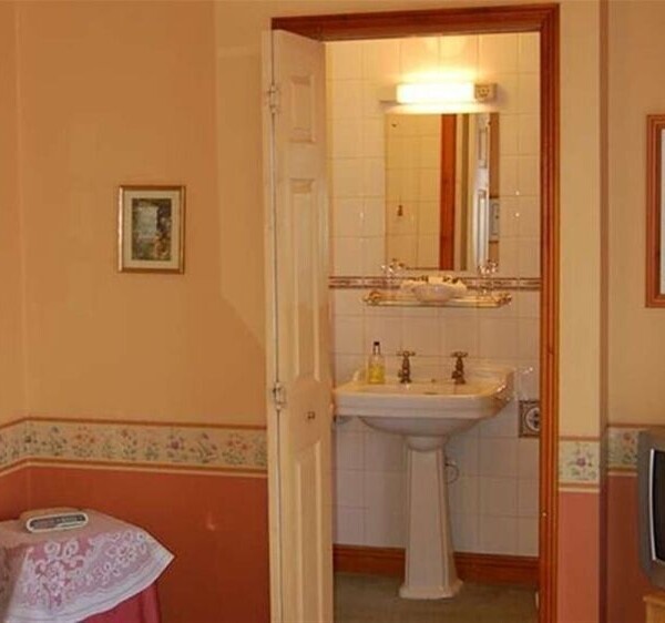 SUPERB 5 LETTING ROOM GUEST HOUSE - DERBYSHIRE Photo 5