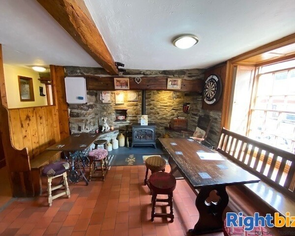 DESIRABLE FREEHOUSE VILLAGE INN WITH SUPERB PUB, RESTAURANT AND GUEST FACILTIES , NORTH WALES Photo 5