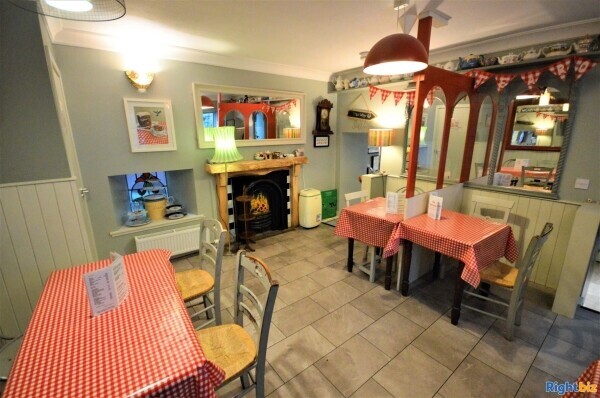 Popular and neatly presented café & coffee shop in the beautiful town of Dunblane (ref 1408) Photo 5
