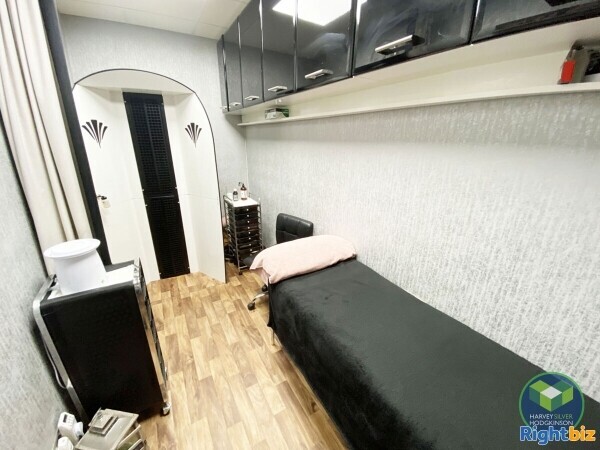 HAIR & BEAUTY SALON: BROUGHTON, CHESTER: Photo 5