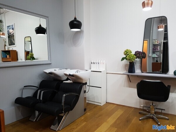 Beautiful 4 chair hair salon in prime location, Bloomsbury, Central London Photo 5
