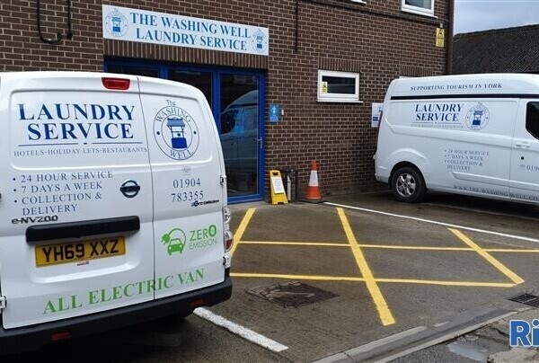 A LONG-RUNNING AND HIGHLY REPUTABLE COMMERCIAL LAUNDRY AND LAUNDERETTE Photo 5