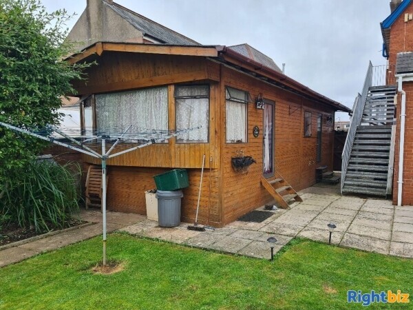 Well Presented Detached Guest House in Exmouth For Lease Photo 5