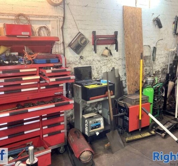 MOTOR VEHICLE REPAIR WORKSHOP Photo 5