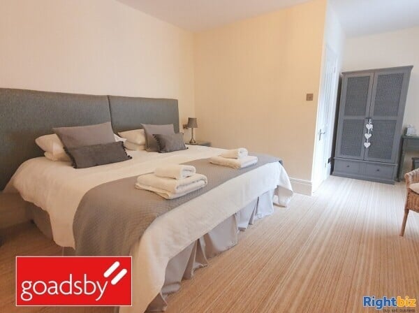 Superb Home & Income B&B - Views to Lyme Bay Photo 5