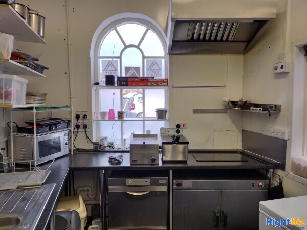 Cafe/Bakery/Takeaway in Glastonbury Photo 5